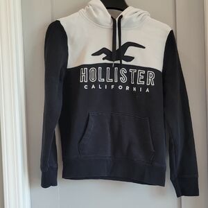 NEW LOW PRICE: Hollister Black and White Sweater Two-Tone Style